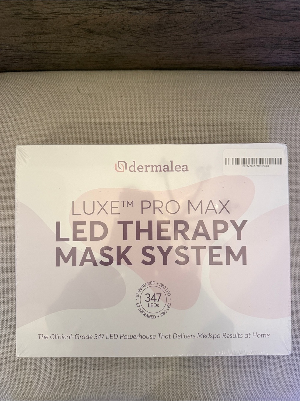 dermalea LUXE Pro Max LED Therapy Mask System - White & Light Pink